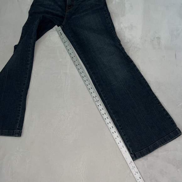 Levi’s “Perfectly Slimming” Blue Jeans Size 8 Medium - Picture 9 of 12